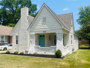 Building Photo - 908 Maury St