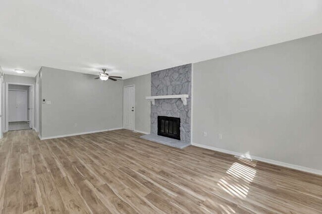 Foto del edificio - 2025-2027 N. Rosewood Ct.