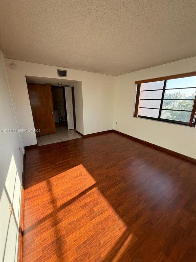 Building Photo - 605 NW 72nd Ave