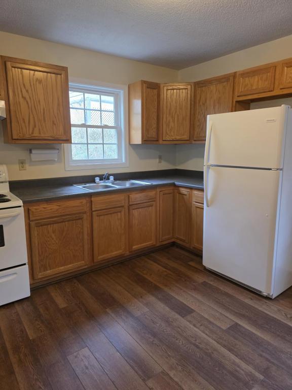 Building Photo - 550 Reids Hill Rd