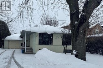 Building Photo - 207 Lawrence Ave