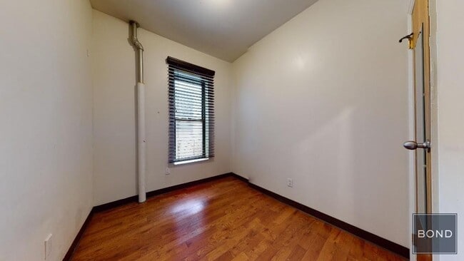 Building Photo - 328 E 14th St