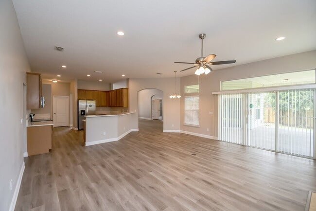 Building Photo - 672 Mandy Oaks Dr