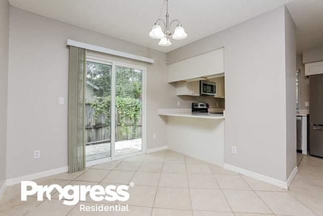 Building Photo - 1833 Iroquois Dr