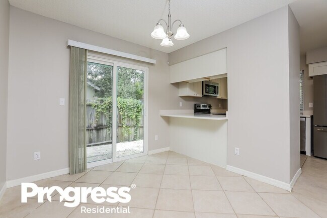 Foto del edificio - 1833 Iroquois Dr