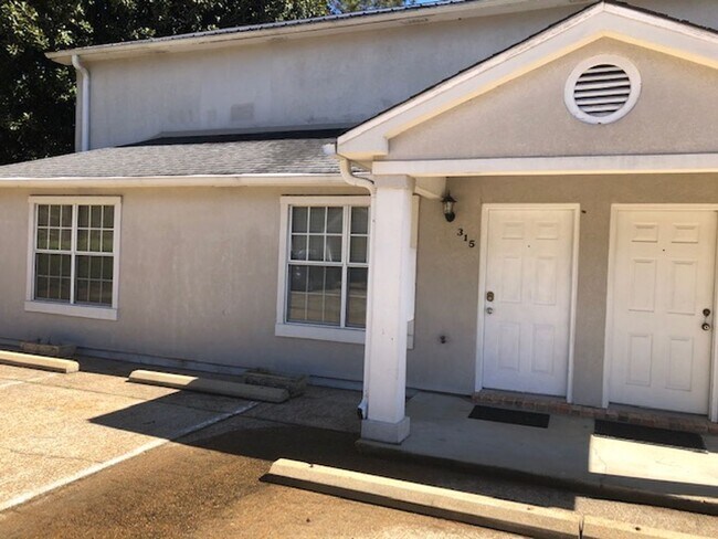 Building Photo - 623 N Gloster St