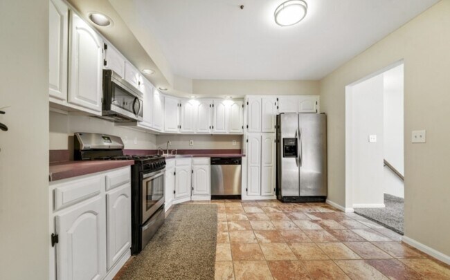 Building Photo - 34 Richmond St