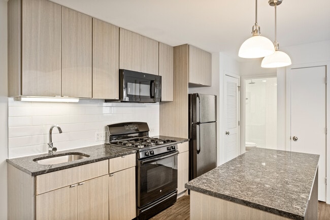 Building Photo - 5411 N Winthrop Ave