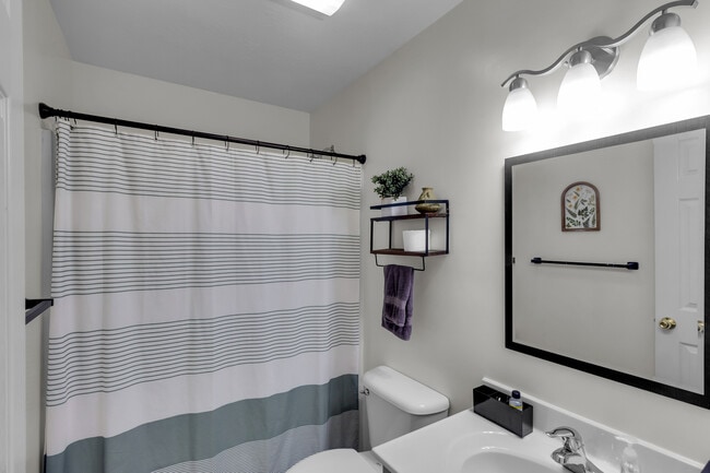 Foto del edificio - 158 Oakley Dr