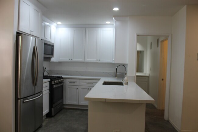 Kitchen - 9005 Cynthia St