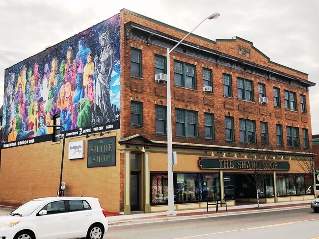 Foto del edificio - 422 Leonard St NW