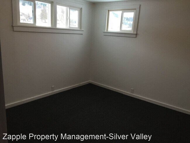 Building Photo - 1 br, 1 bath House - 462 Railroad Ave.
