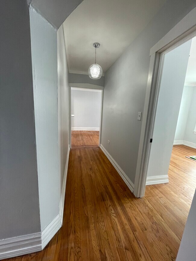 Foto del edificio - 6158 W Grand Ave