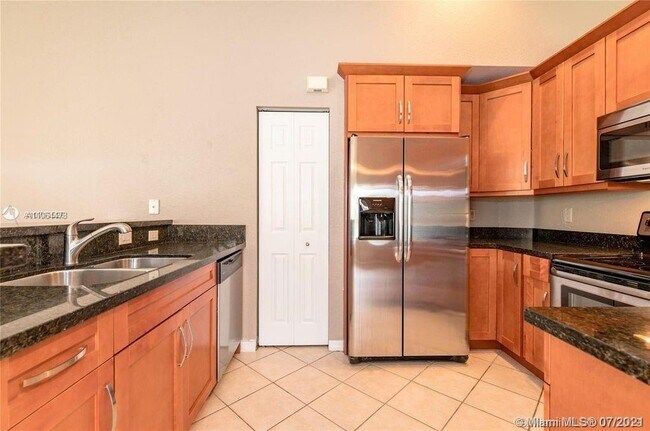 Foto del edificio - 1530 Canary Island Dr