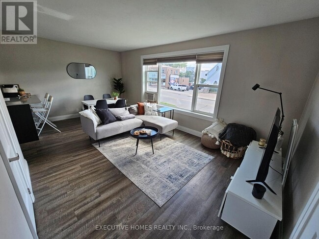 Building Photo - 157 St Vincent St