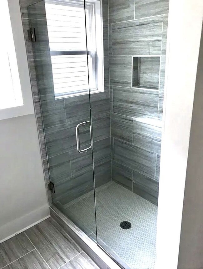 Building Photo - Coming Soon! Nice townhome in convenient East Nashville location!