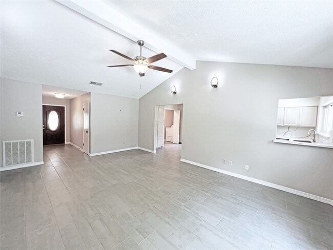 Foto del edificio - 6210 Creekside Ln