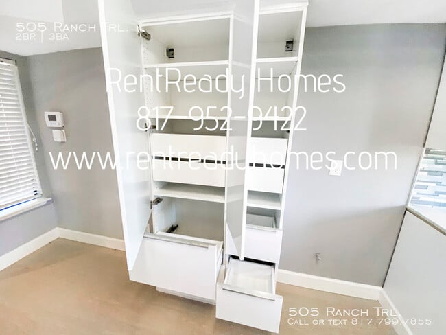 Building Photo - 505 Ranch Trl