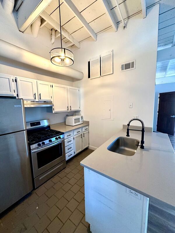 Primary Photo - 1411 E Cary St