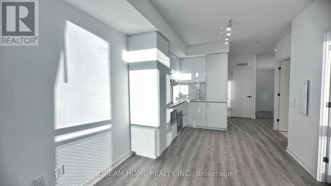 Building Photo - 8 Interchange Wy