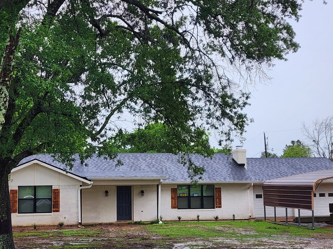 Primary Photo - 495 Crittenden Rd