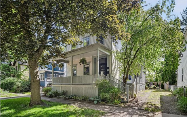 Foto del edificio - 213 Park Pl