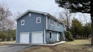 Building Photo - 968 Preakness Ave