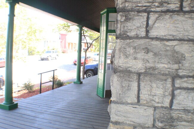Vista desde la entrada lateral - 266 S Prospect St