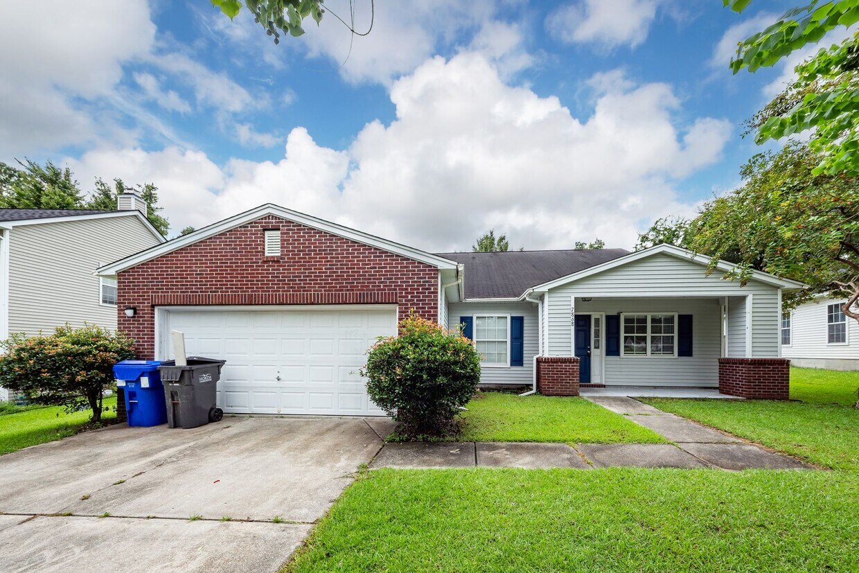 Primary Photo - 4 Bedroom, 2 Bathroom Home in Park Hill Pl...