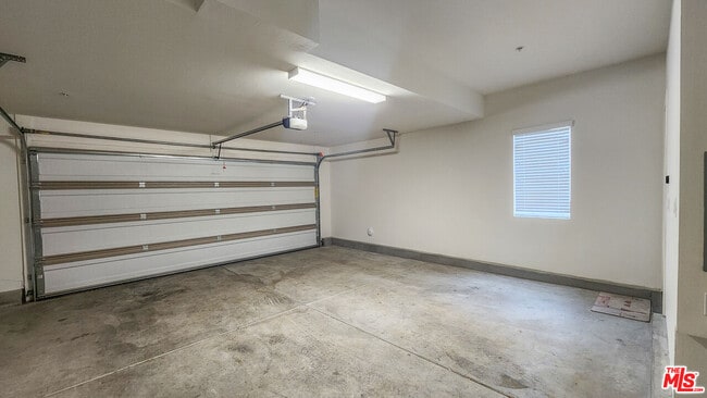 Building Photo - 835 Orchid Way