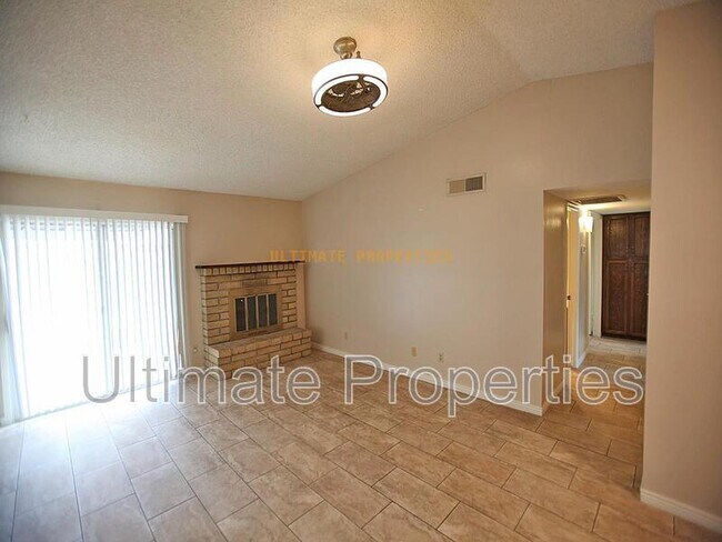 Foto del edificio - 5331 W Poinsettia Dr