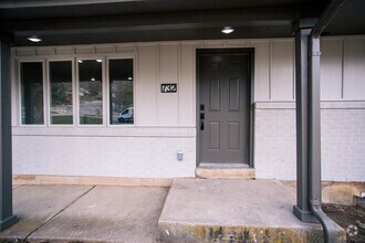 Building Photo - 732 Hislop Dr