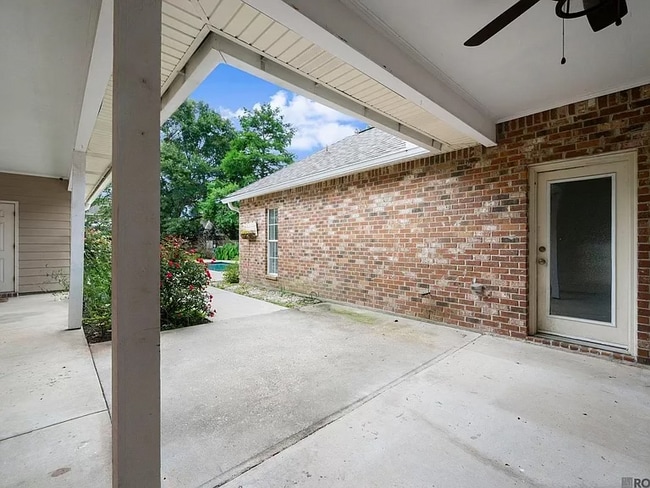 Building Photo - 5175 Floynell Dr