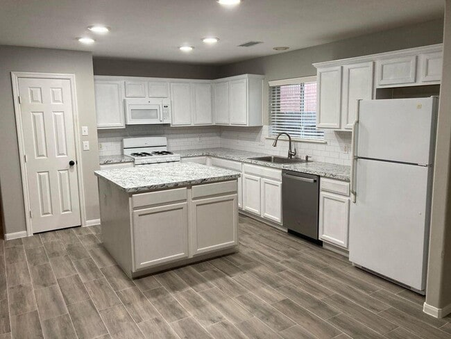 Building Photo - 4615 Shane Creek Ln