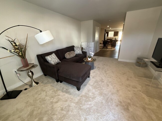 Foto del edificio - 710 Cresslyn Ct