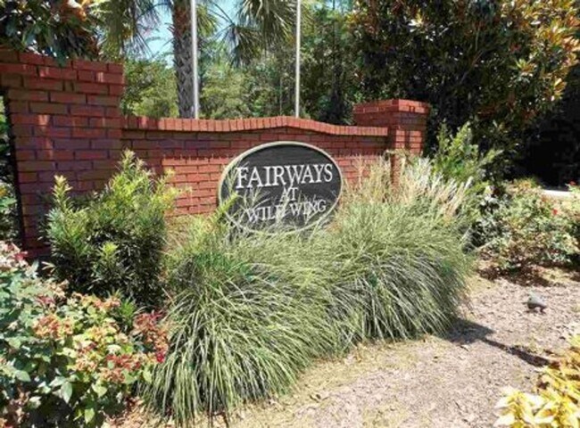 Foto del edificio - 1046 Fairway Ln