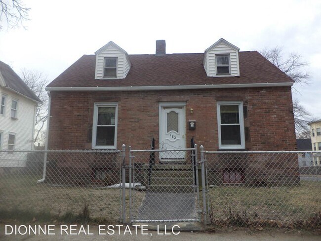 Building Photo - 3 br, 1.5 bath House - 182 Massasoit St