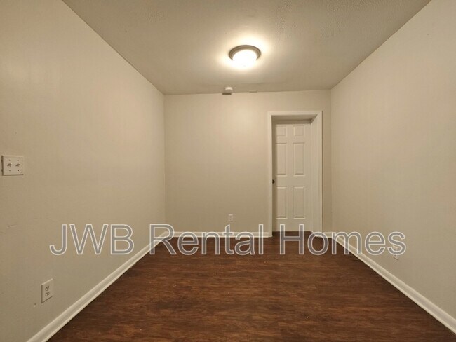 Foto del edificio - 2228 Betsy Dr