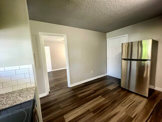 Building Photo - 4246 Villas Dr