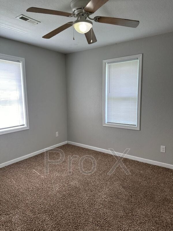 Foto del edificio - 2211 S Sergeant Ave