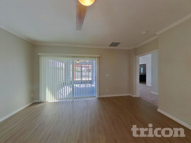 Foto del edificio - 1266 Stratton Ave