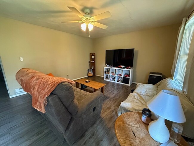 Building Photo - Brick Duplex with Fenced Yard on a Quiet S...