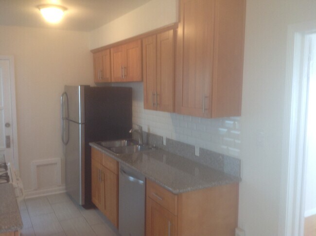 KITCHEN - 336 N Curson Ave
