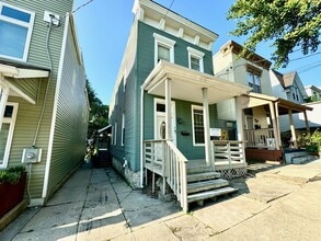 Building Photo - 423 Warner St
