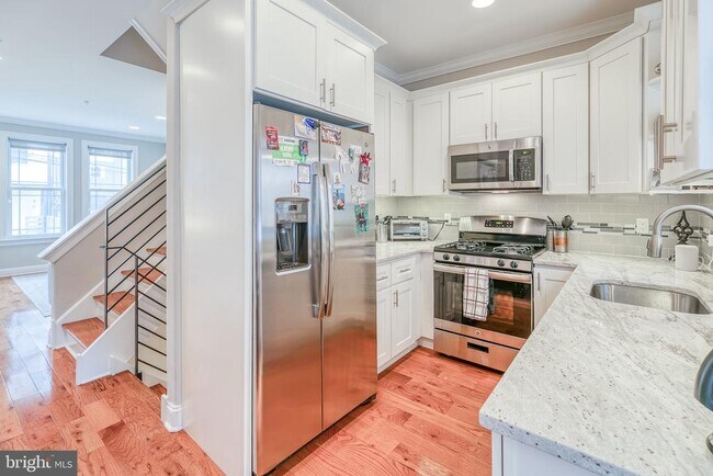 Foto del edificio - 2729 W Harper St