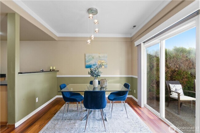 Foto del edificio - Town house available in desirable woodinville