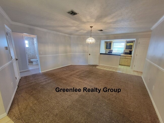 Building Photo - Large 3 Bed/2Bath/2 Car Garage Home in Port Richey- 1914 sqft!