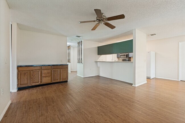 Building Photo - 16006 Eagleway St