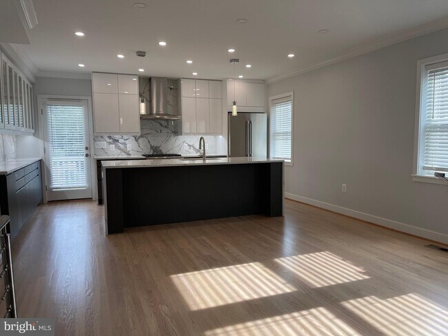 Building Photo - 1311 Allison St NE