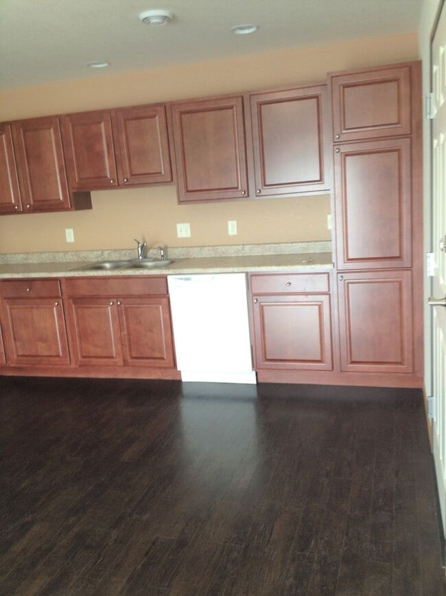 Building Photo - Upper 2bd / 1ba  Apartment + Single stall detached garage